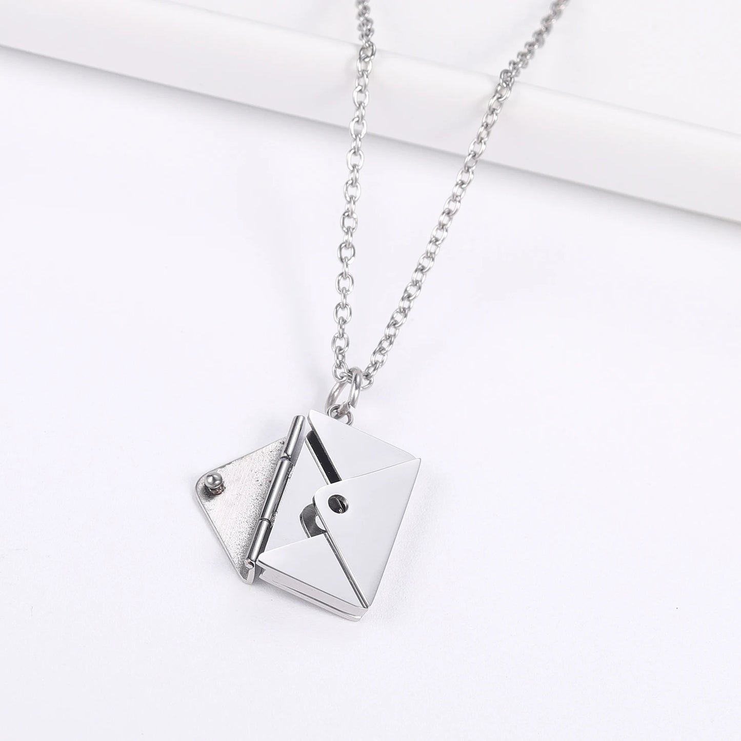 Collar con Sobre Personalizado con Caja